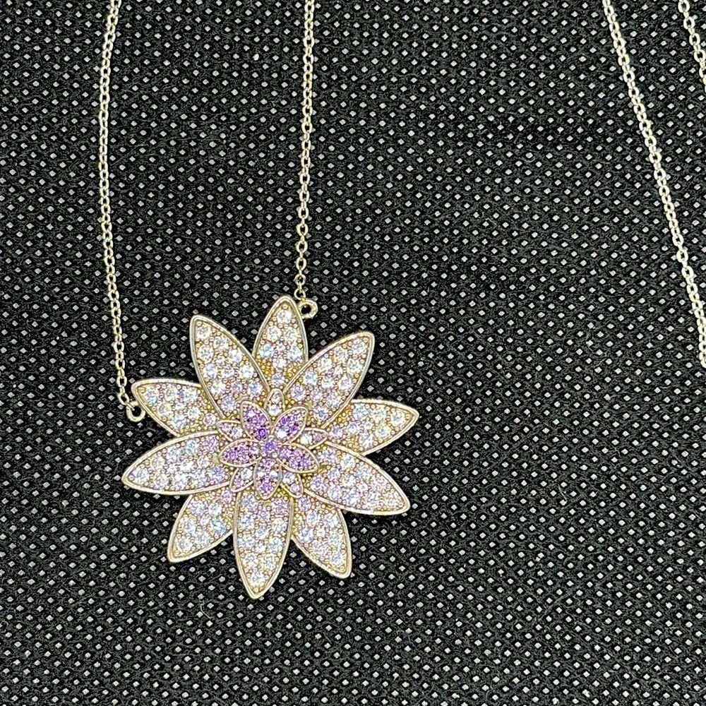 Elegant Silver Flower Pendant with Lavender crystals Necklace